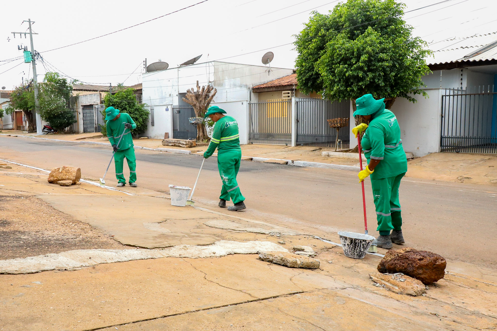 Bairros Ouro Branco e Primavera recebem serviços de limpeza e zeladoria nesta quinta-feira (25)