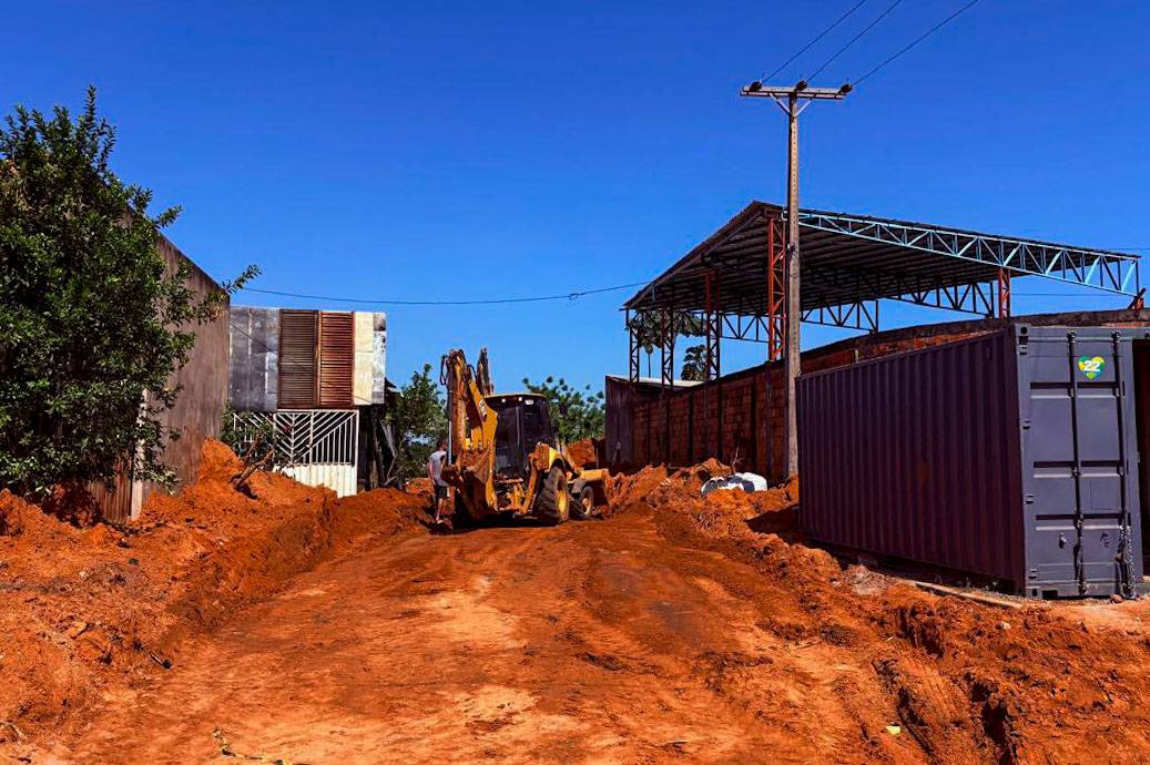 Prefeitura de Várzea Grande executa obras de drenagem e pavimentação no bairro Joaquim Curvo