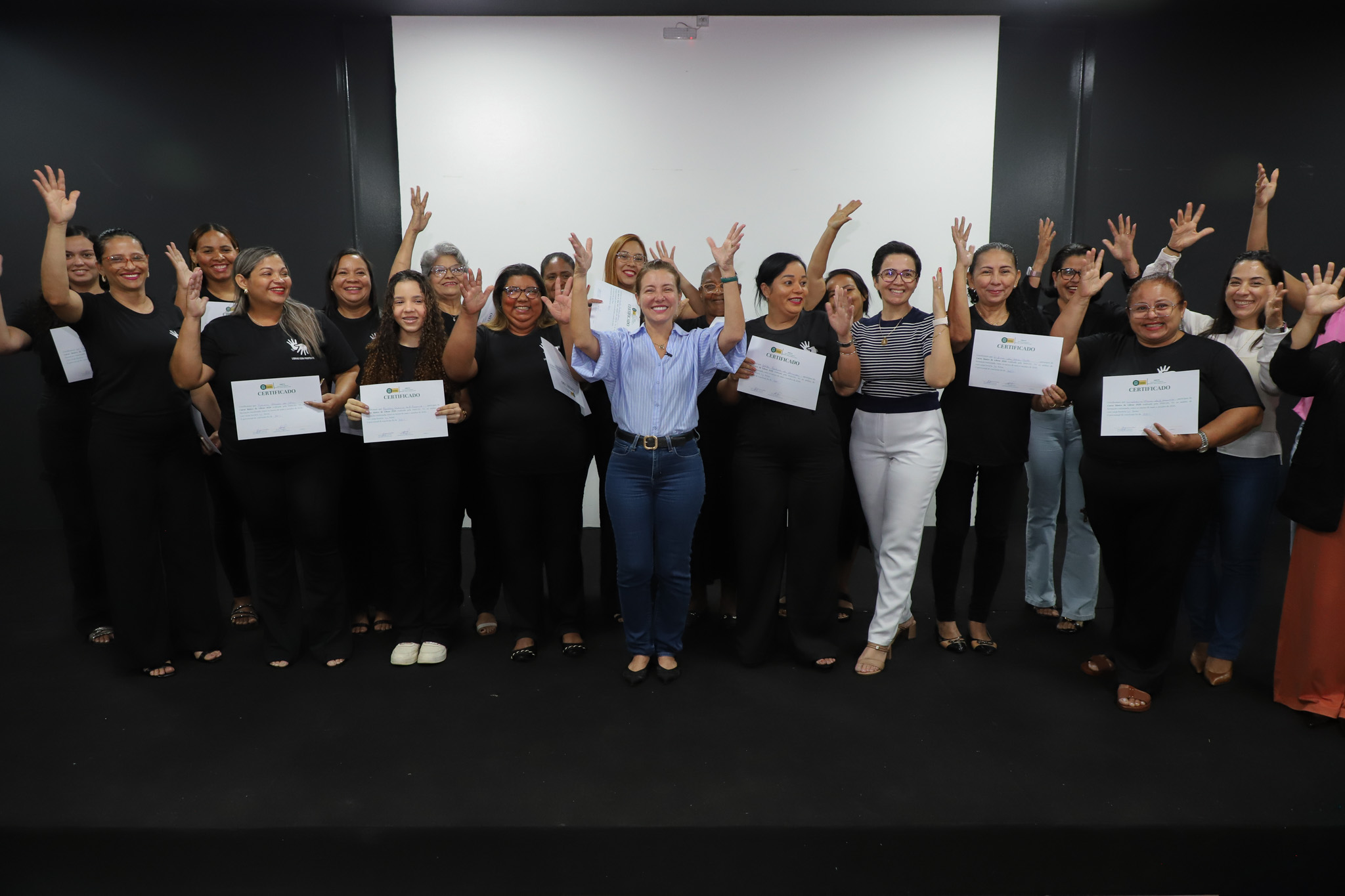 Parceria entre secretarias forma 1ª turma de Libras com foco no atendimento especializado