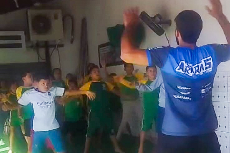 Alunos da rede municipal participam de aulas de introdução às artes marciais