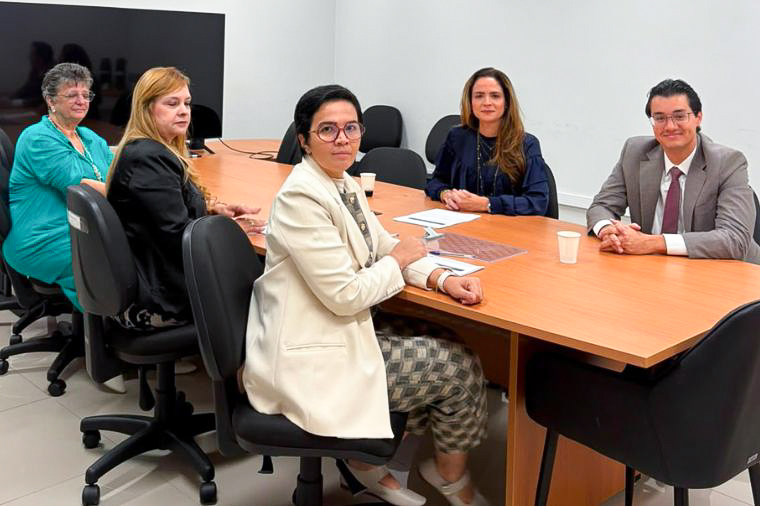 Prefeitura de Várzea Grande firma TACs para reforçar transparência e regularizar contratações na Educação e Saúde