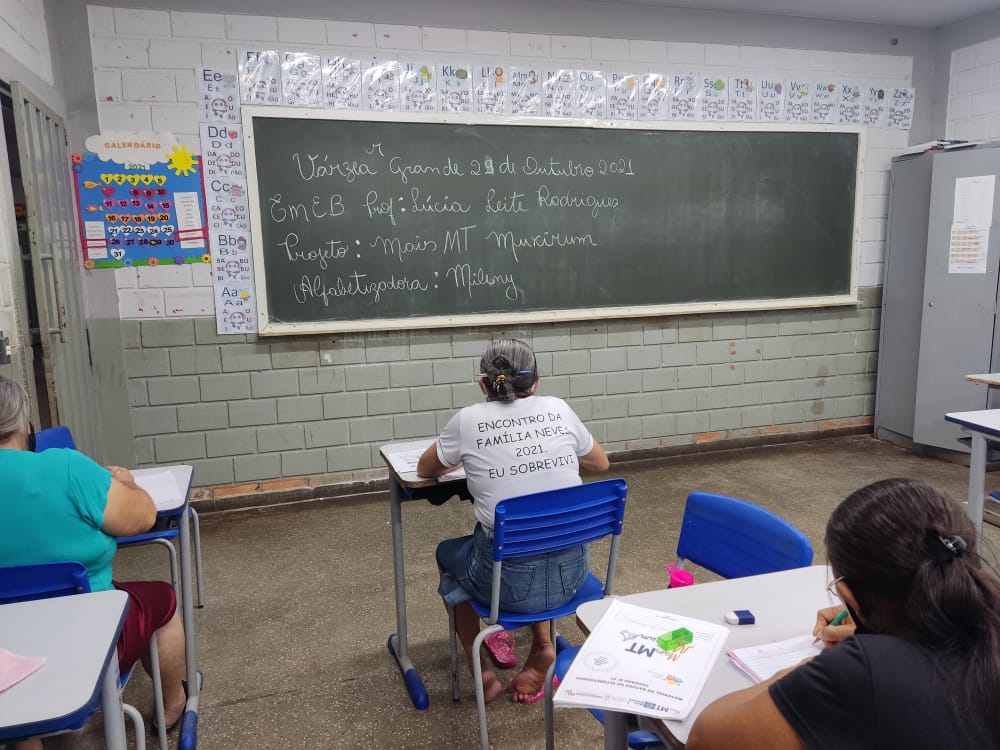  Inscrições abertas para EJA para quem não concluiu o ensino fundamental ou médio em Várzea Grande